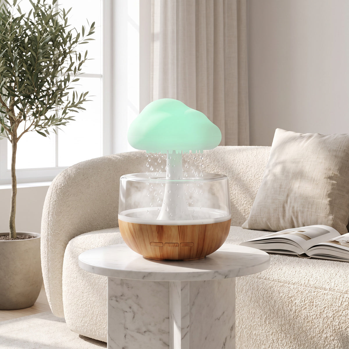 Diffuseur humidificateur nuage avec gouttes de pluie, posé sur une table d'appoint dans un salon lumineux